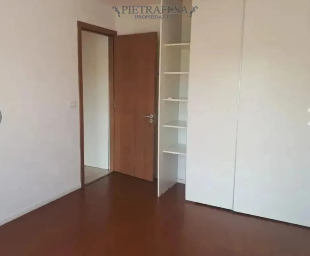 Apartamento En Alquiler, 2 Dormitorios, 1 Baño, Terraza Con Parrillero, Garaje Doble. Pocitos. — foto 1