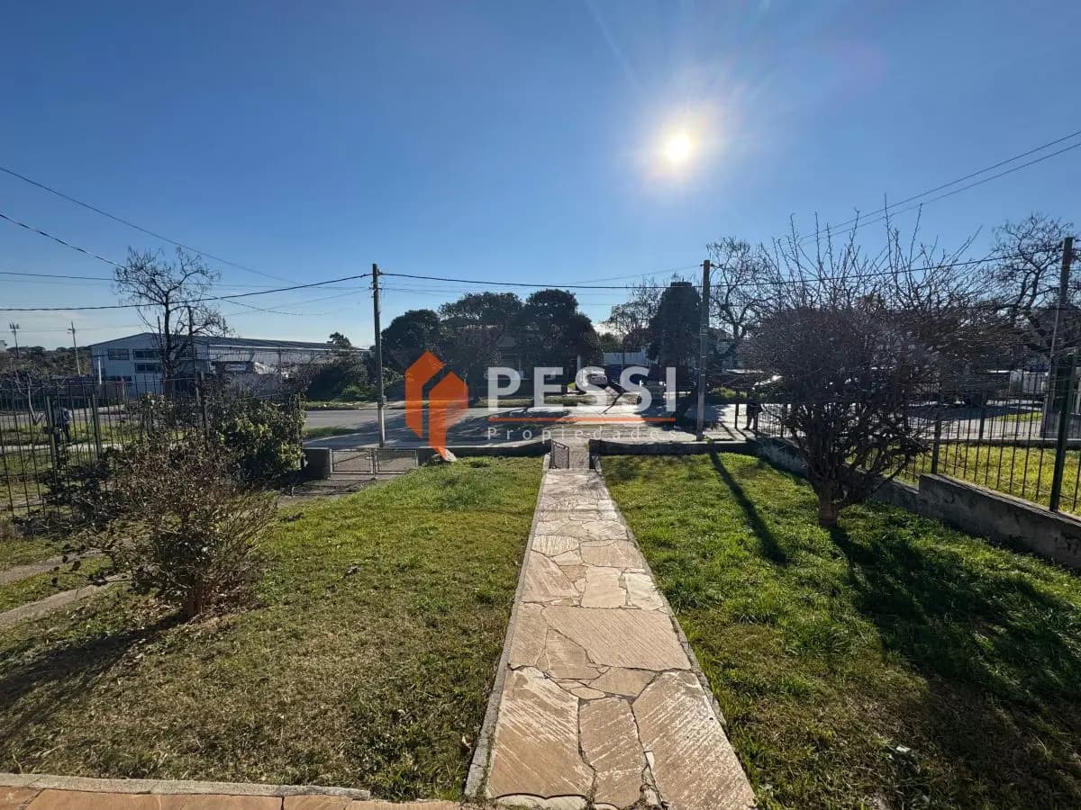 Venta Casa De 2 Dormitorios Con Garage Y Gran Terreno En Peñarol — foto 1