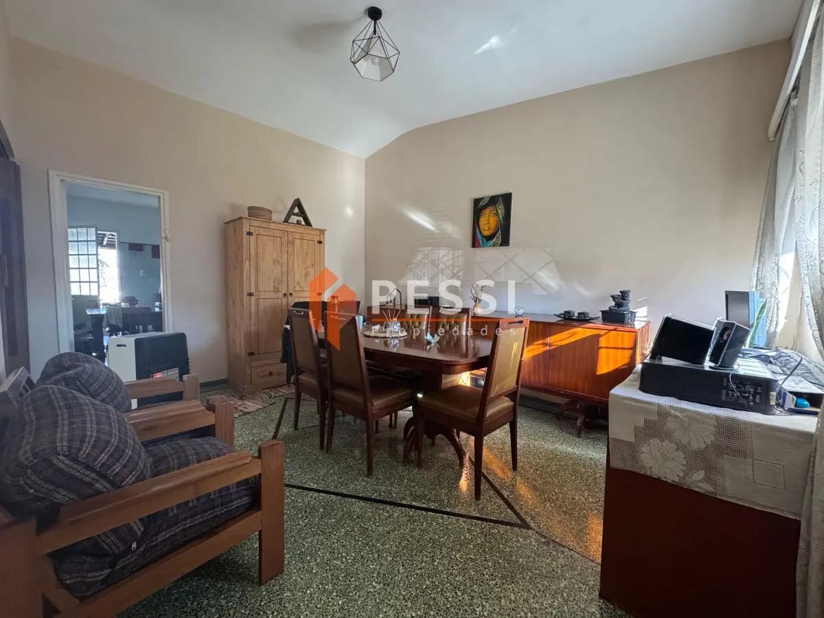 Venta Casa De 2 Dormitorios Con Garage Y Gran Terreno En Peñarol — foto 2