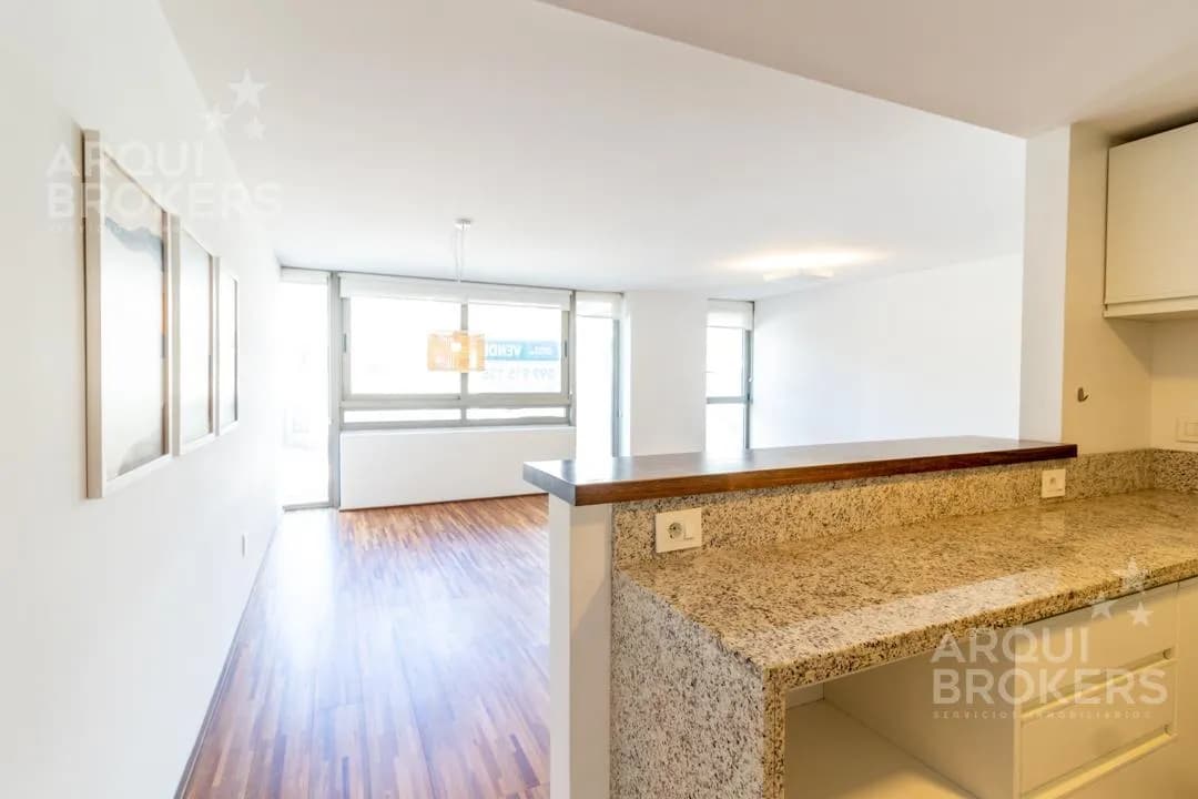 Apartamento De 2 Dormitorios Con Garaje En Alquiler En Punta Carretas — foto 3