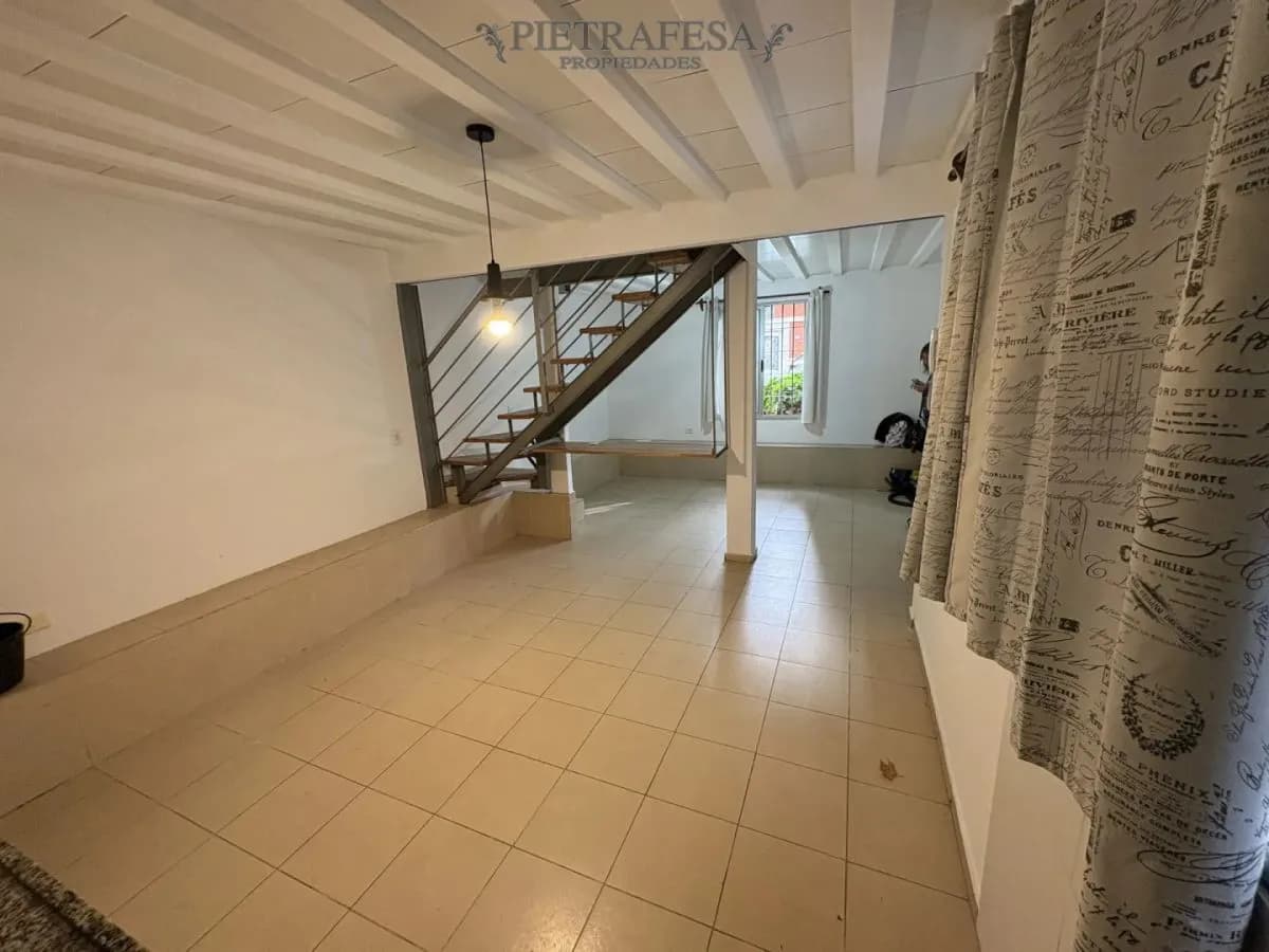 Apartamento En Alquiler, 2 Dormitorios, 1 Baño, Terraza Con Parrillero. Sin Gastos Comunes. Parque Rodó. — foto 1