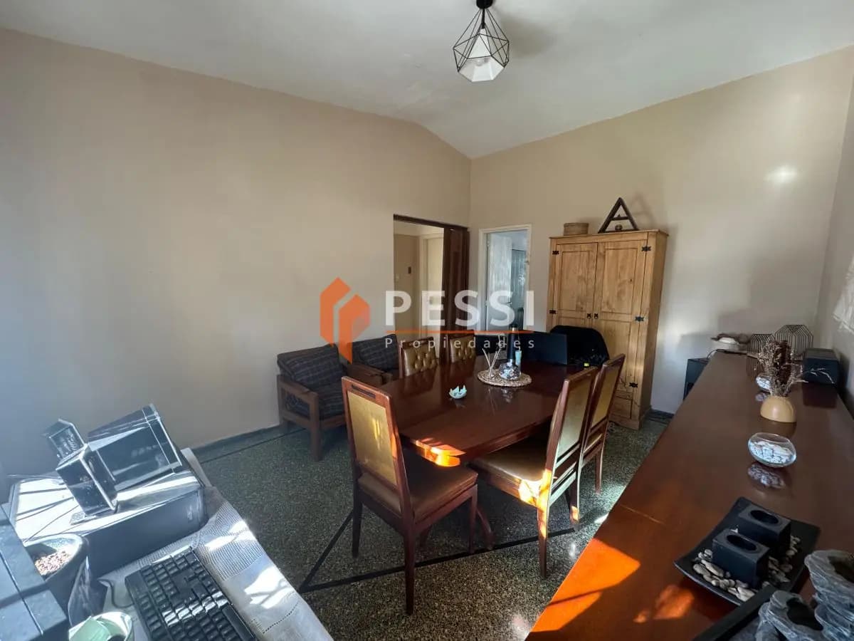 Venta Casa De 2 Dormitorios Con Garage Y Gran Terreno En Peñarol — foto 3