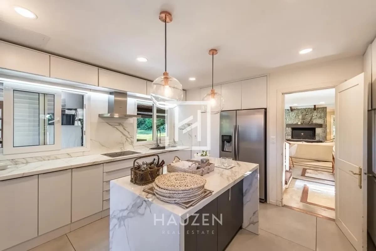 Venta En Casa De 4 Dormitorios En Lomas De La Tahona! — foto 3