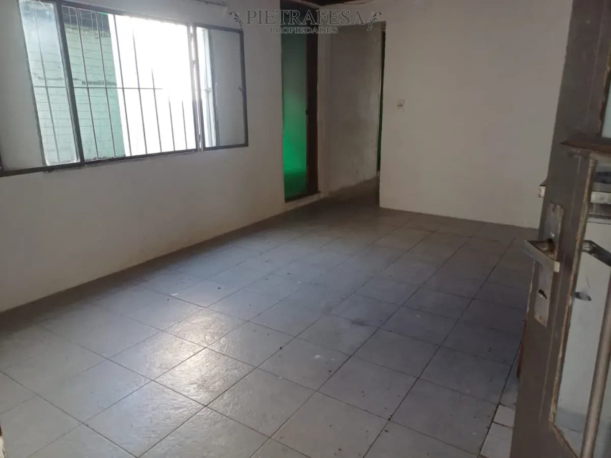 Casa En Alquiler, 3 Dormitorios, 1 Baño, Patio, Cochera. Brazo Oriental.