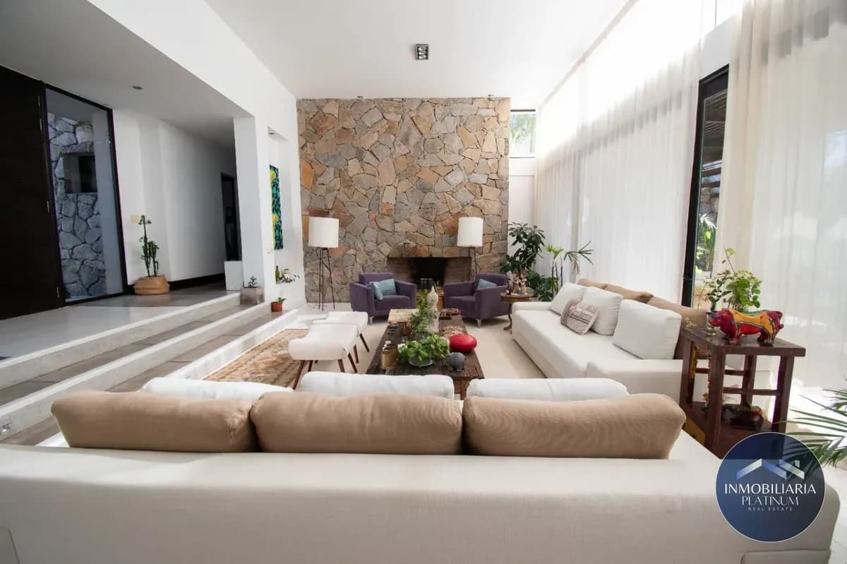 Alquiler Casa 4 Dormitorios + Servicio Completo, 5 Baños, Piscina, Lomas De La Tahona.