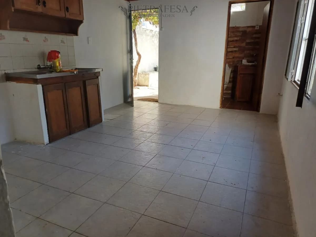 Casa En Alquiler, 3 Dormitorios, 1 Baño, Patio, Cochera. Brazo Oriental. — foto 2