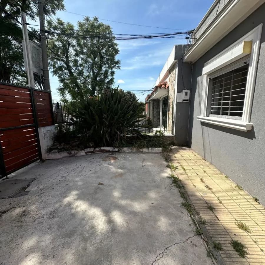 Alquiler Casa Con Cochera Y Patio, 1 Dormitorio Cerrito De La Victoria. — foto 4