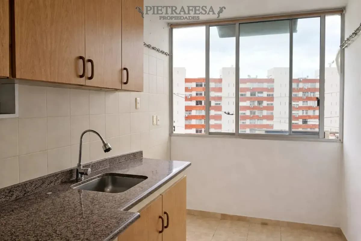Apartamento En Alquiler, 3 Dormitorios, 1 Baño. Aires Puros — foto 1