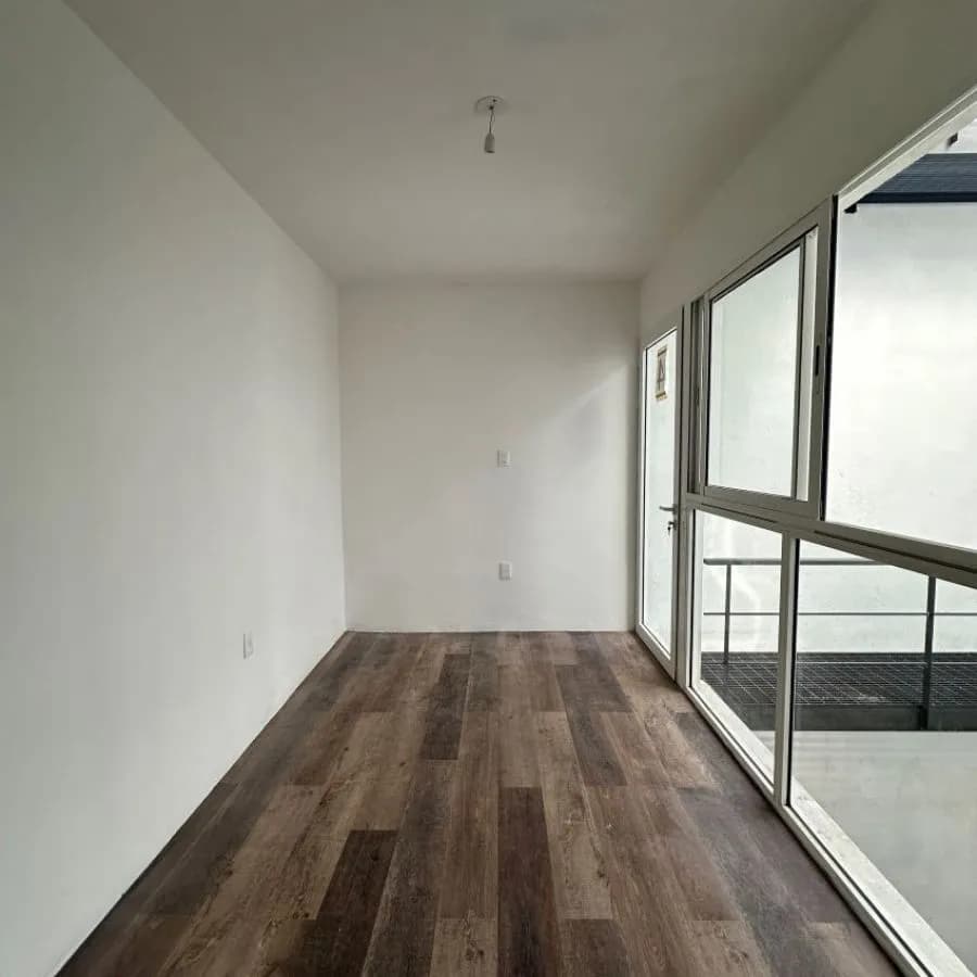 Alquiler Apartamento Duplex 2 Dormitorio Con Patio En Barrio Sur Con Bajos Gastos Comunes. — foto 3