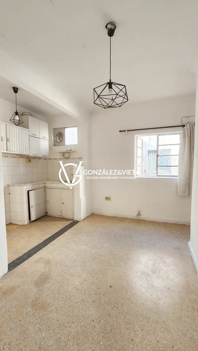 Cómodo Apartamento De Dos Dormitorios En Tres Cruces.-