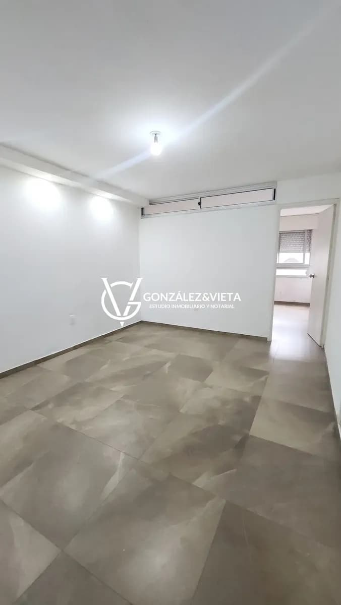 Apartamento De Un Dormitorio Con Cochera Próximo A Av. 18 De Julio En Cordón.- — foto 2