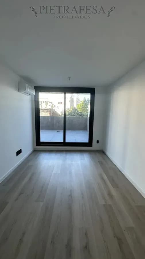 Apartamento En Alquiler, 1 Dormitorio, 1 Baño, Patio. La Blanqueada.