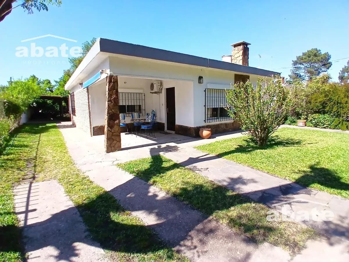 Venta De Hermosa Casa 3 D. Y Ap Al Fondo En Parque Del Plata — foto 1