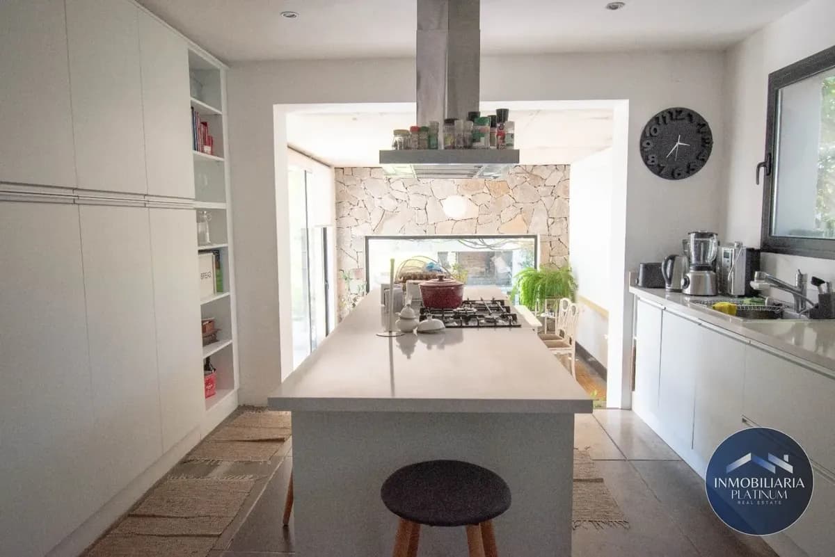 Alquiler Casa 4 Dormitorios + Servicio Completo, 5 Baños, Piscina, Lomas De La Tahona. — foto 2