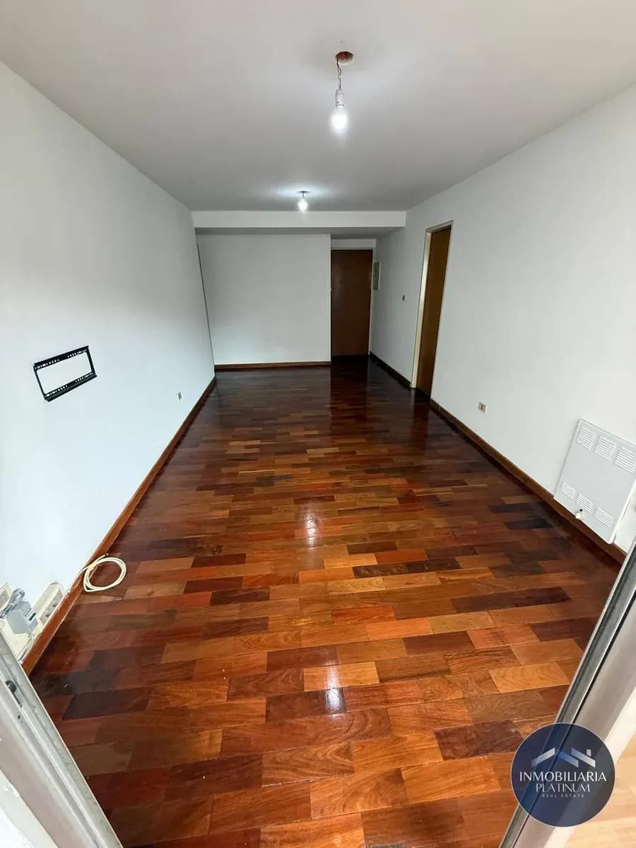 Alquiler De Apartamento De Dos Dormitorios En Tres Cruces — foto 1