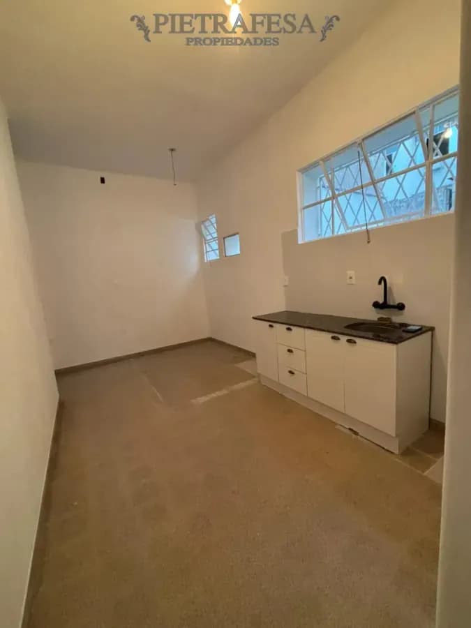 Apartamento En Alquiler, 2 Dormitorios, 1 Baño, Terraza. Ciudad Vieja. — foto 2
