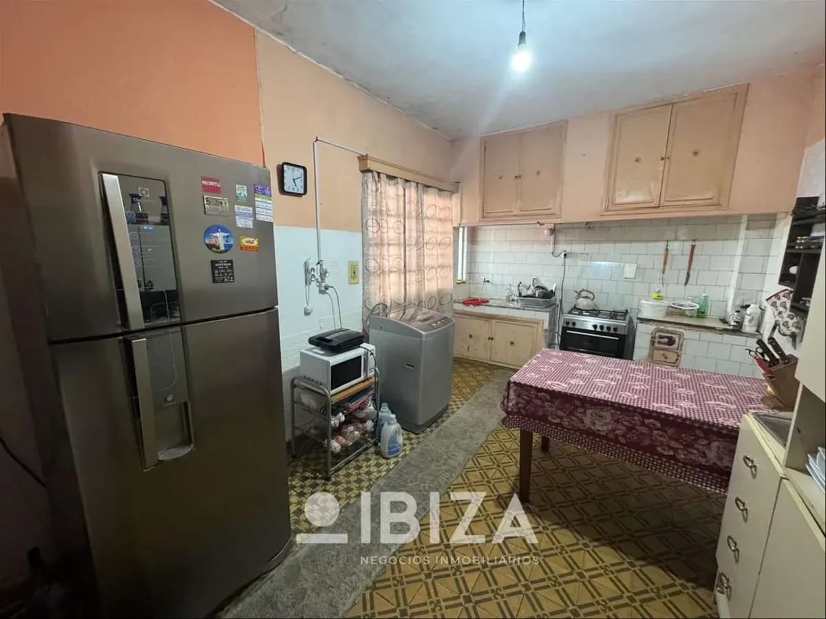 Venta Con Renta Casa Con Jardín, Patio Y Garage En Prado Norte — foto 2