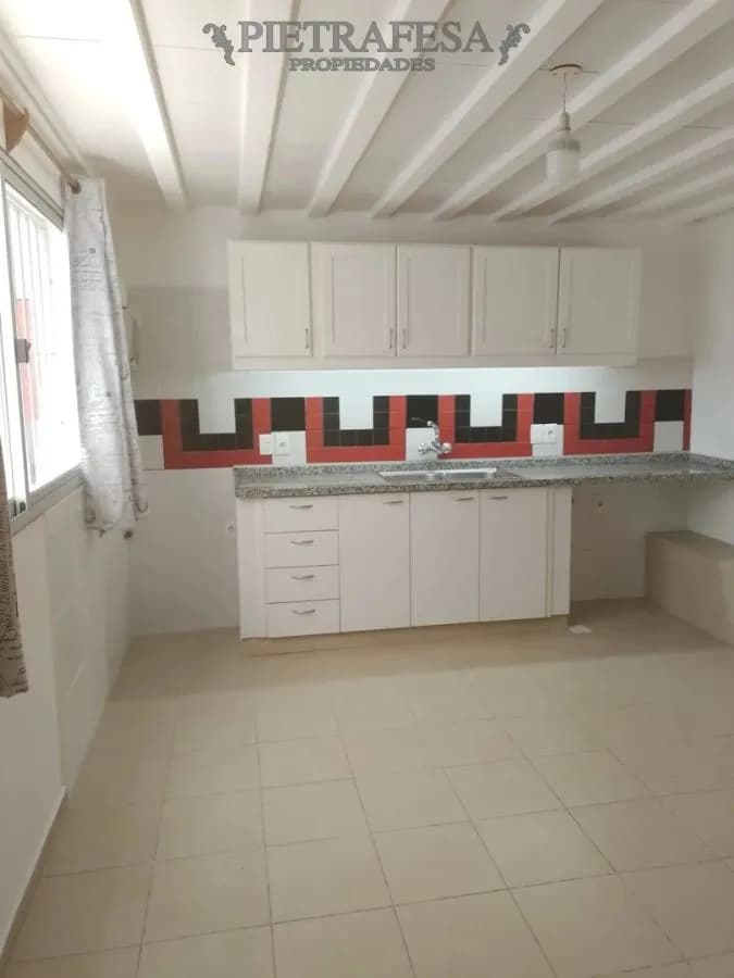 Apartamento En Alquiler, 2 Dormitorios, 1 Baño, Terraza Con Parrillero. Sin Gastos Comunes. Parque Rodó. — foto 2