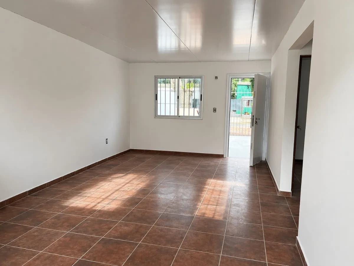 Alquiler Casa Al Frente Con Amplio Jardin — foto 2