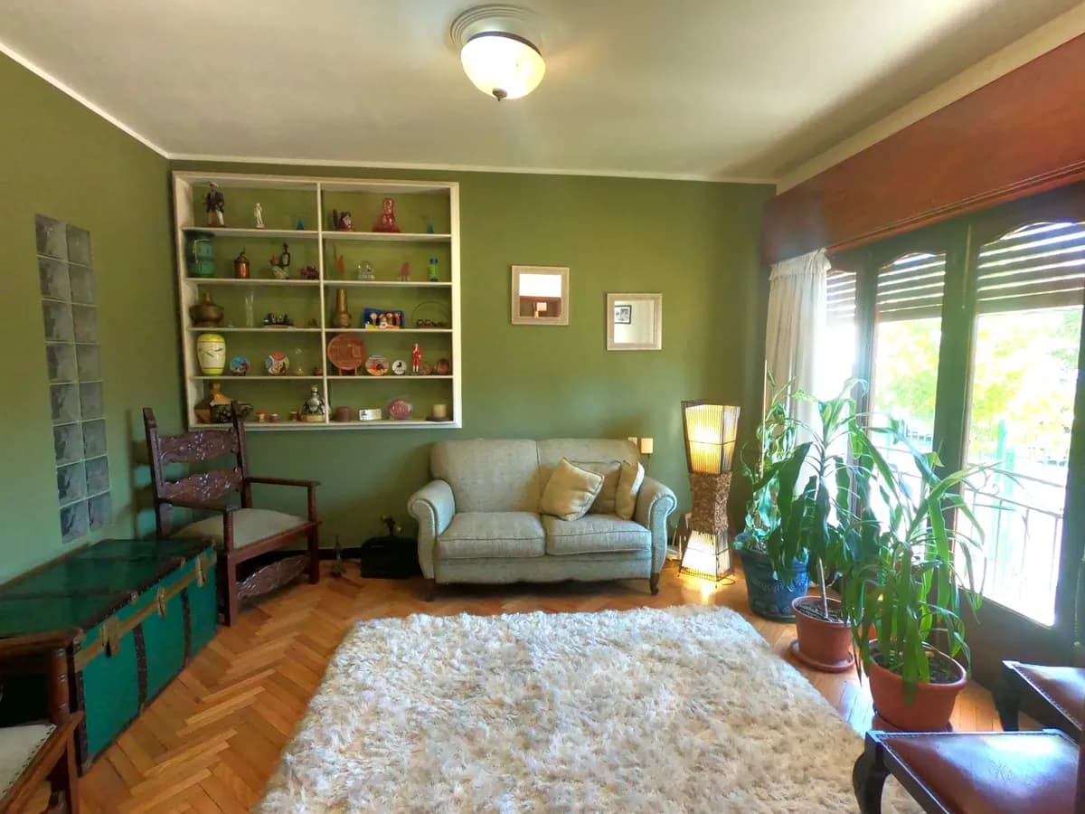 Exclusiva Residencia Desarrollada En Tres Niveles, De 3 A 4 Dormitorios, Escritorio, Doble Garage, Patio Con Parrillero — foto 2