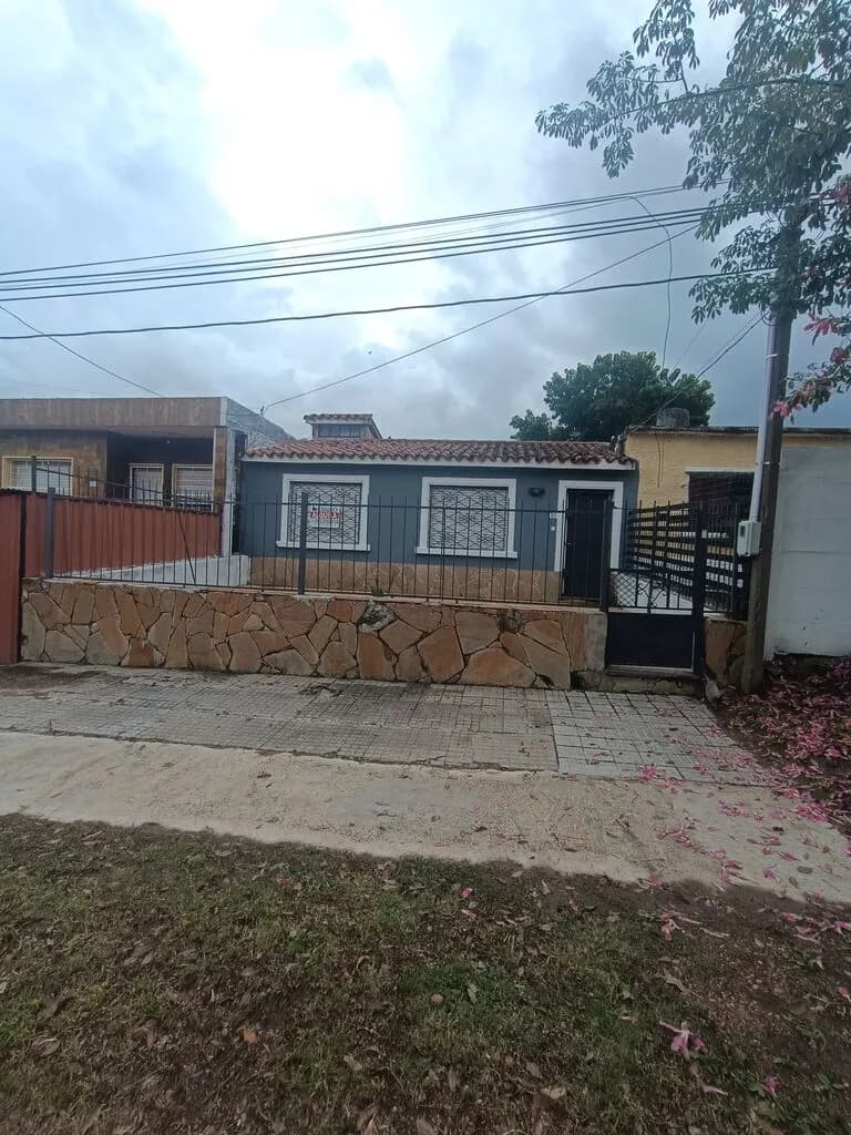 Casa En Alquiler 2 Dormitorios Con Fondo Y Jardín Zona Mariscal Foch