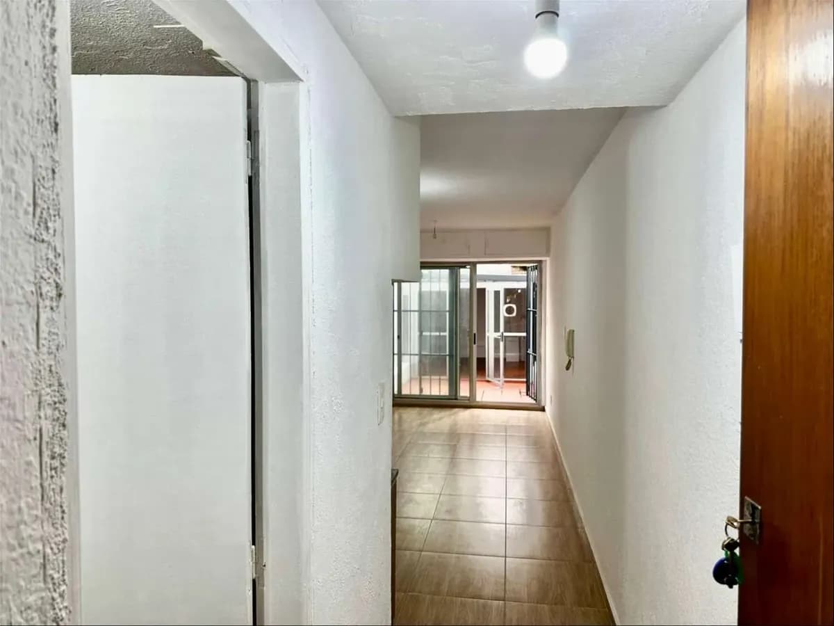 Monoambiente Con Patio Y Espacio Tipo Barbacoa A 1 Cuadra De La Rambla — foto 2