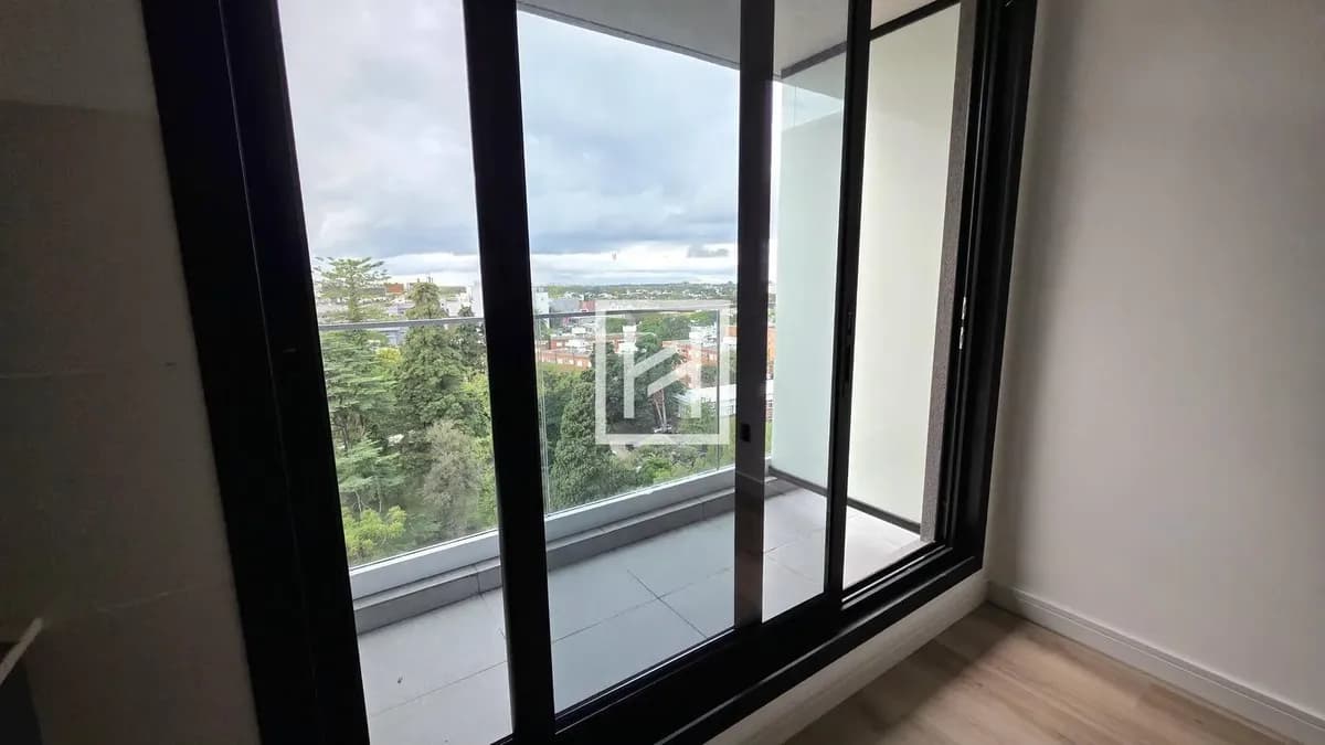 Los Olímpicos (610) - Alquiler Monoambiente En La Blanqueada | Piso Alto | ¡a Estrenar! — foto 3