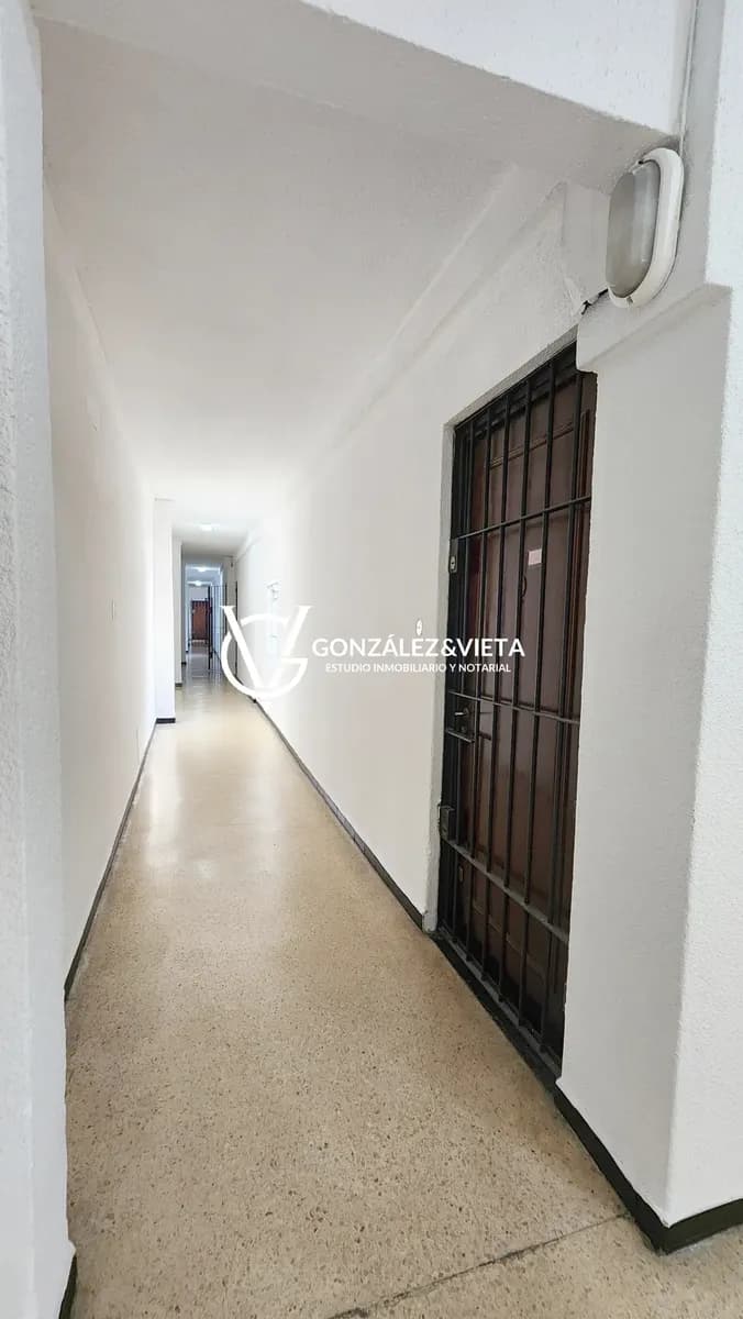 Cómodo Apartamento De Dos Dormitorios En Tres Cruces.- — foto 2