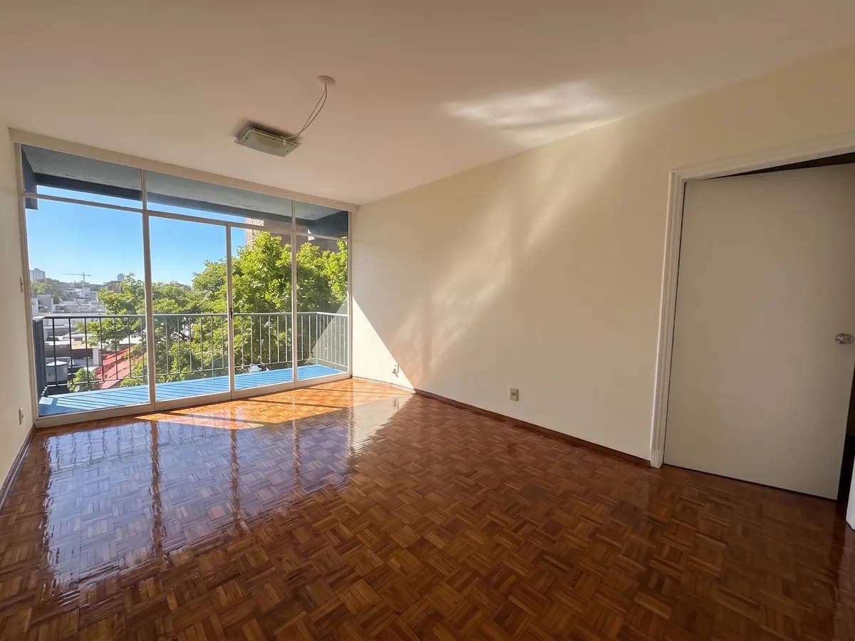 Alquiler De Apartamento De Dos Dormitorios En Pocitos Con Garaje