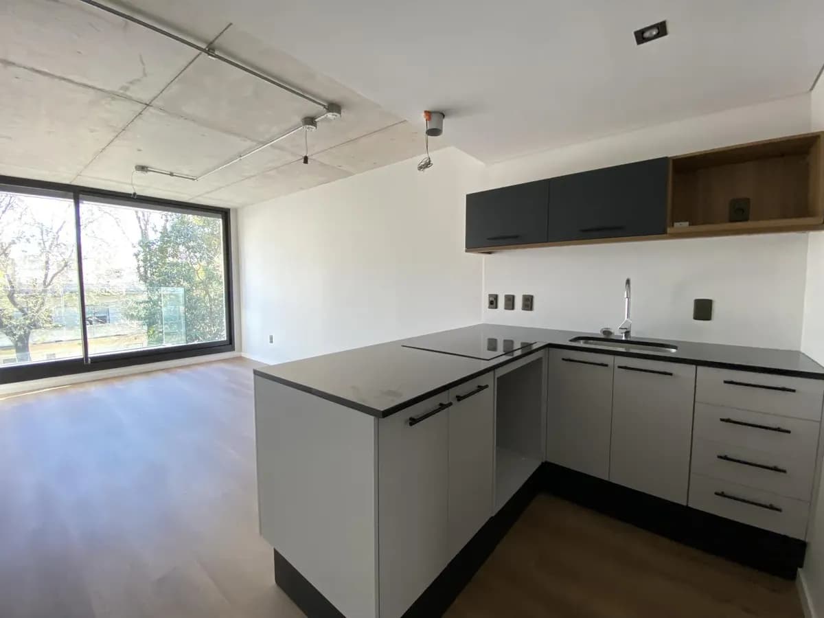 Alquiler De Apartamento Al Frente. 1 Dormitorio Más Escritorio! Pocitos Nuevo. — foto 2