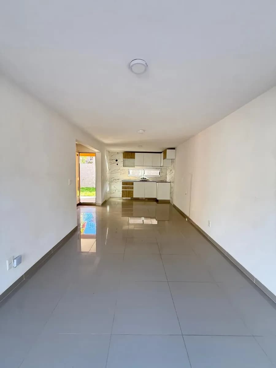 Alquiler. Hermoso Apartamento De 1 Dormitorio Y Jardín En Complejo Cerrado En Médanos De Solymar A Dos Cuadras De La Playa.