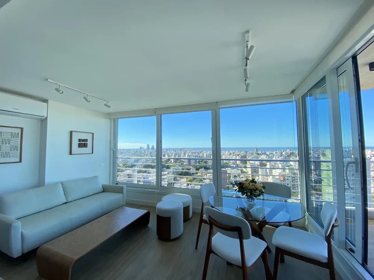 Alquiler De Apartamento 2 Dormitorios 3 Baños Y Garage, Piso Alto. Edificio Joy Montevideo!