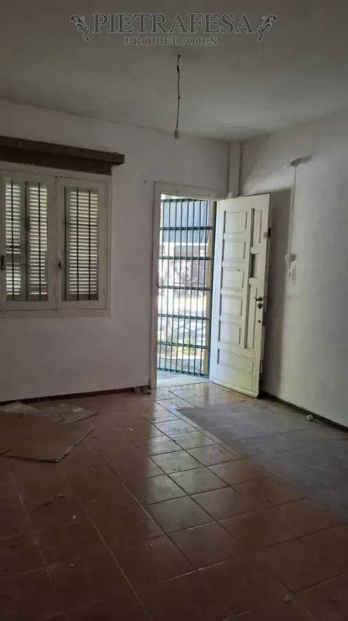 Casa En Alquiler, 2 Dormitorios, 1 Baño, Patio Con Parrillero, Azotea. Prado.