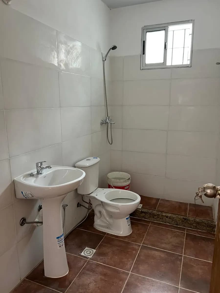 Alquiler Casa Al Frente Con Amplio Jardin — foto 3