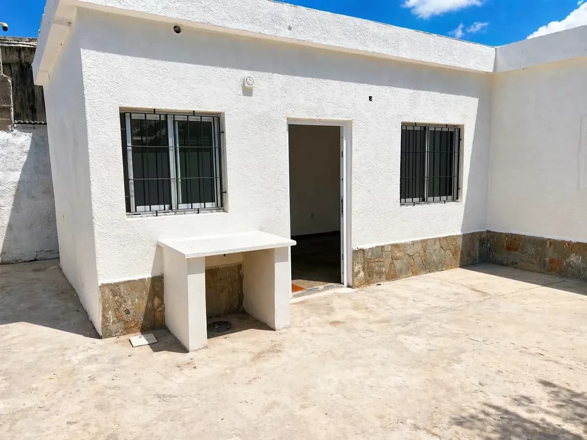 Alquiler Casa Con Amplio Patio