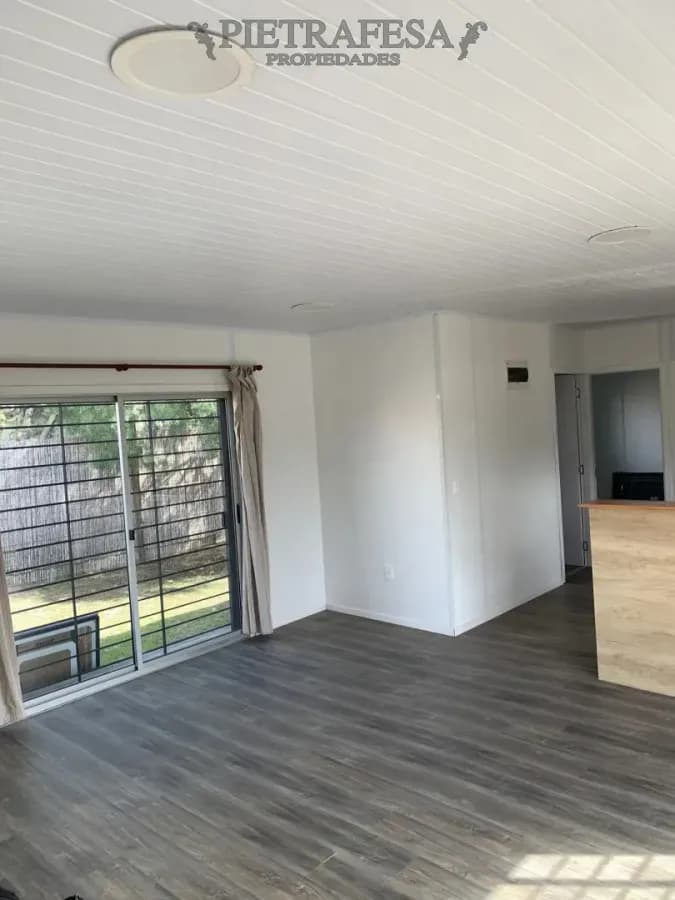 Casa En Alquiler, 2 Dormitorios, 1 Baño, Patio. Lagomar.