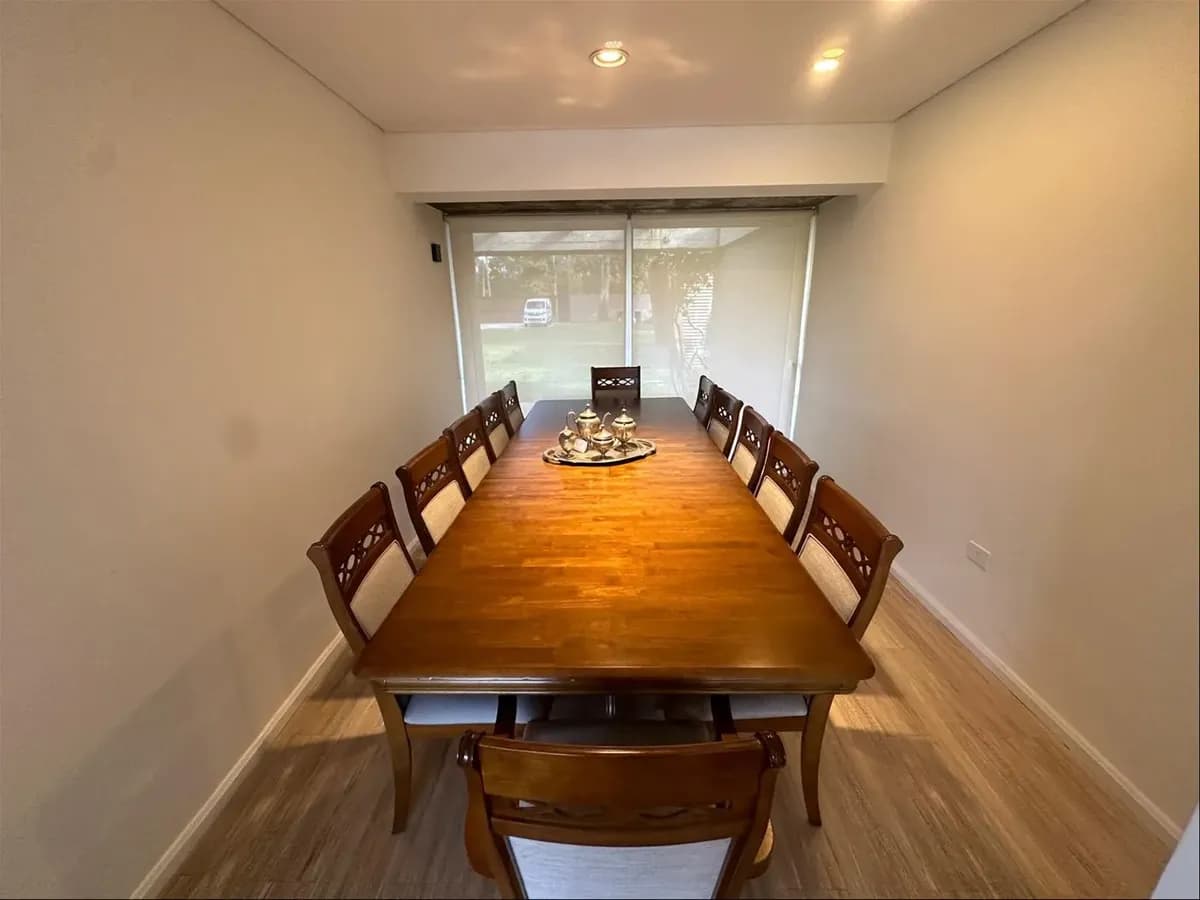 Parque Miramar Venta Magnífica Casa 3 Dormitorios En Primera Línea Al Lago, Living-comedor Con Estufa A Leña, Jardín Al Frente Y Fondo, Parrillero, Piscina, Cochera Para 2 Autos — foto 4