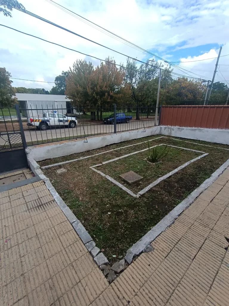 Casa En Alquiler 2 Dormitorios Con Fondo Y Jardín Zona Mariscal Foch — foto 2