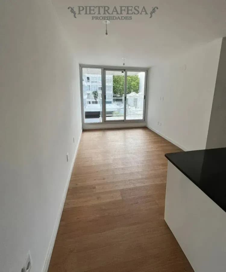 Apartamento En Alquiler, 1 Dormitorio, 1 Baño, Terraza. Centro.