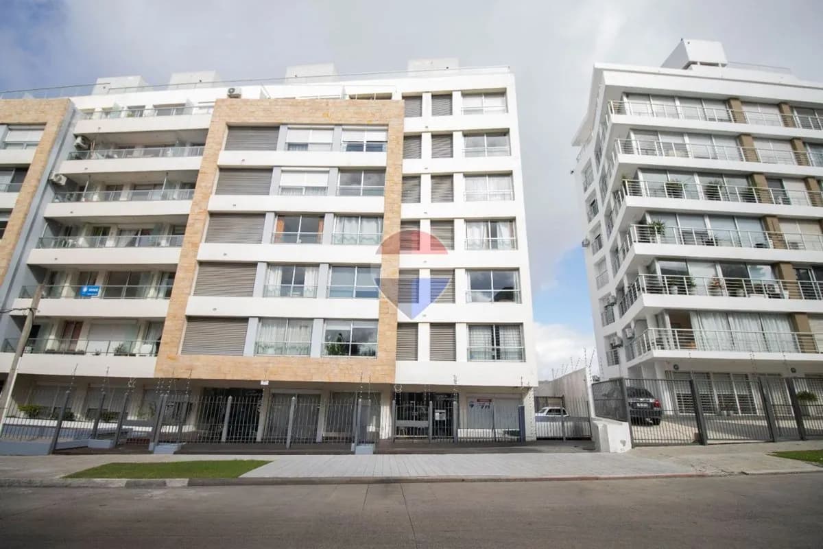 Alquiler Apartamento Malvín 2 Dormitorios Y Garaje