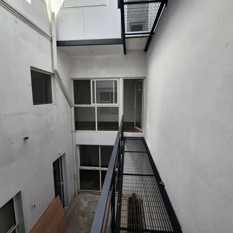 Alquiler Apartamento Duplex 2 Dormitorio Con Patio En Barrio Sur Con Bajos Gastos Comunes. — foto 4