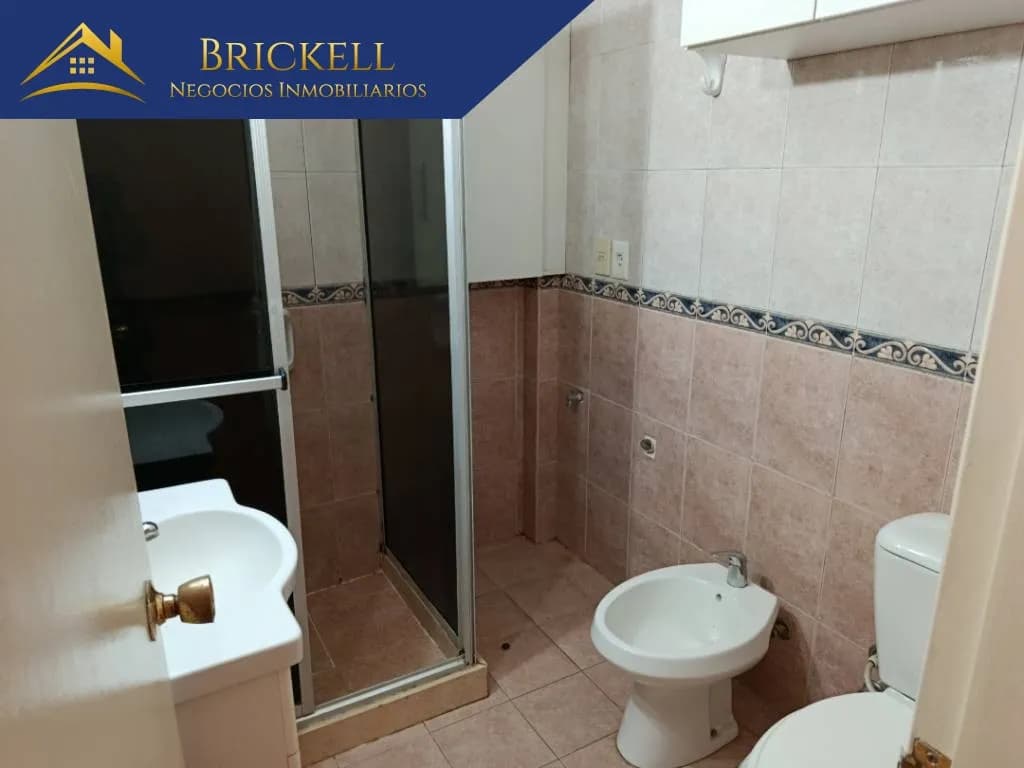 Apartamento En Alquiler 2 Dormitorios A Dos Cuadras De Av. Millán Y A Tres De Bv. Artigas. — foto 1