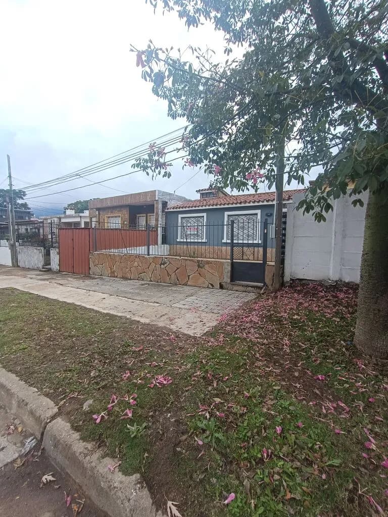 Casa En Alquiler 2 Dormitorios Con Fondo Y Jardín Zona Mariscal Foch — foto 3