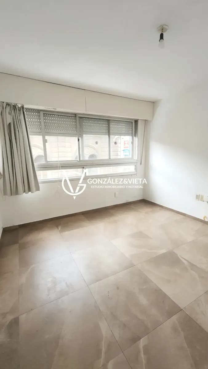 Apartamento De Un Dormitorio Con Cochera Próximo A Av. 18 De Julio En Cordón.- — foto 4