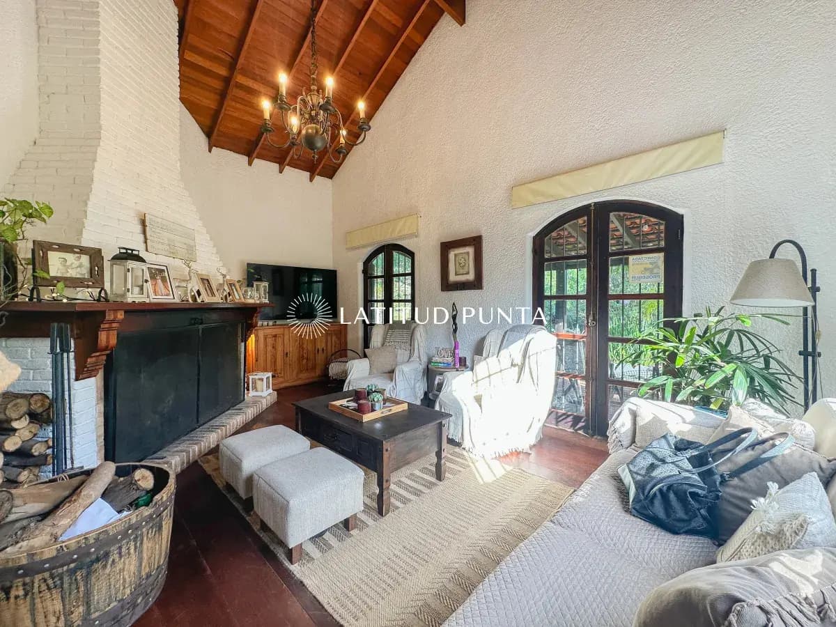 Casa En Pinares, 3 Dormitorios Más Dependencia — foto 4
