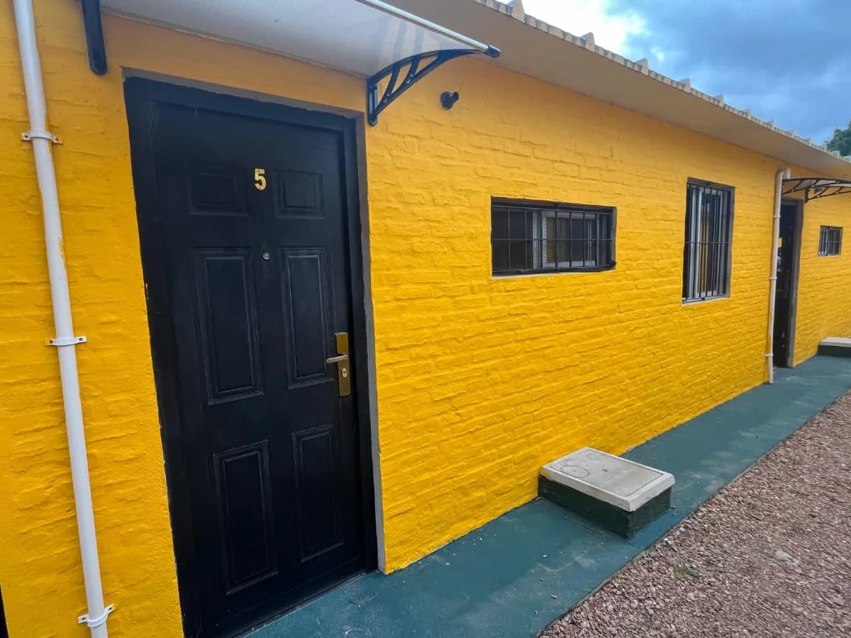 Complejo De 8 Casas En Zona Residencial Al Sur.