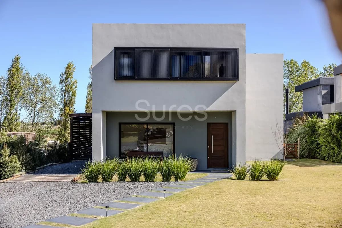Venta De Casa 3 Dormitorios En Lomas De La Tahona, La Tahona