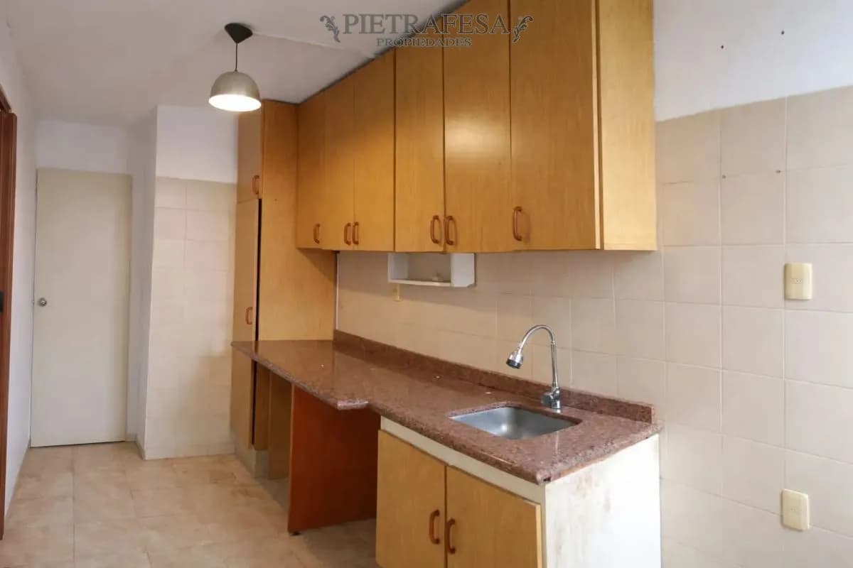 Apartamento En Alquiler, 3 Dormitorios, 1 Baño. Aires Puros — foto 3