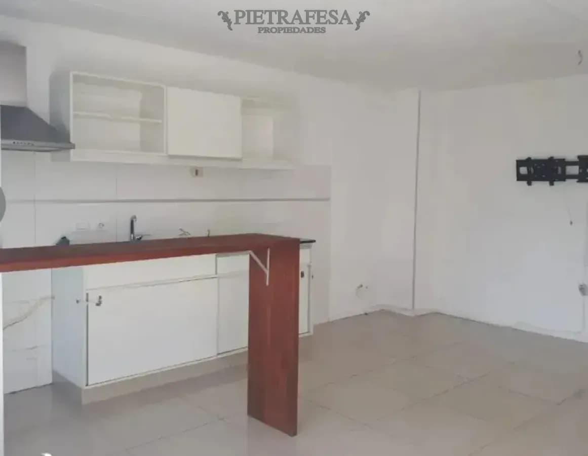 Apartamento En Alquiler, 2 Dormitorios, 1 Baño, Terraza Con Parrillero, Garaje Doble. Pocitos. — foto 4