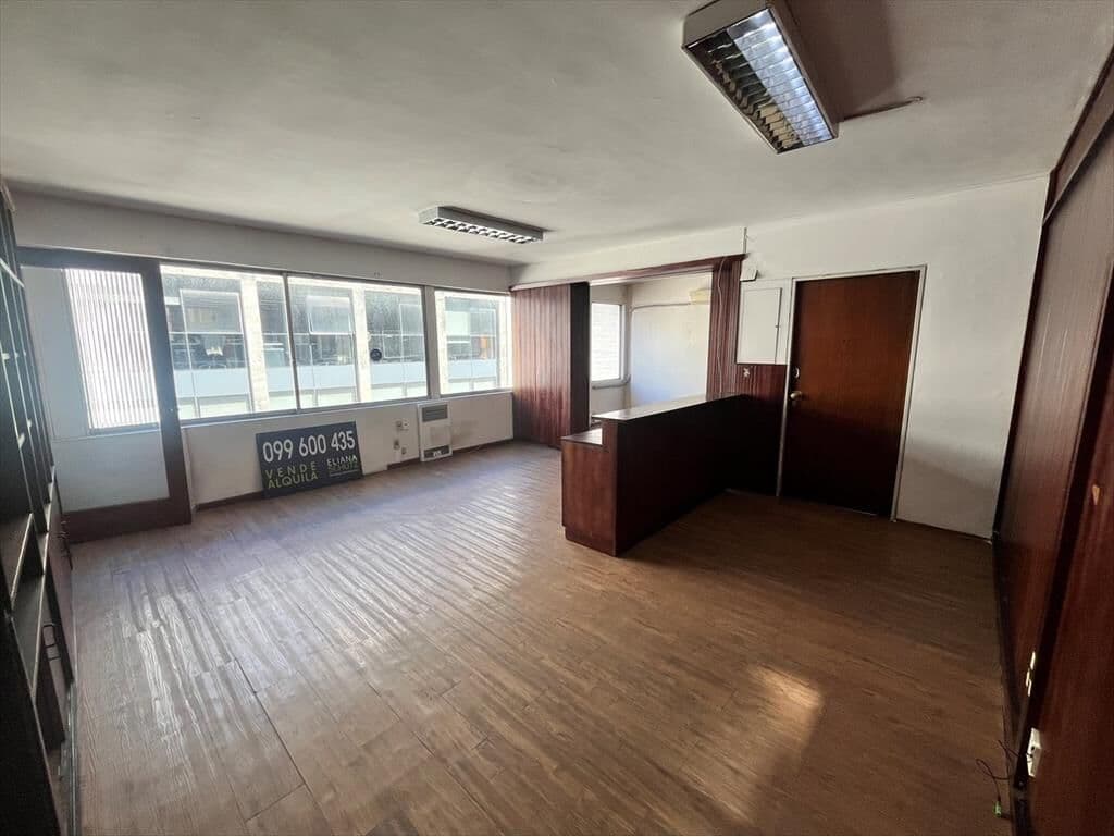 Venta o Alquiler oficina Ciudad Vieja con garaje